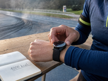 Bruler 1000 calories par jour : coureur et montre connectée, 1000 kcal
