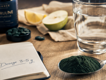 Combien de spiruline par jour pour maigrir : dosage 3–5 g, poudre de spiruline
