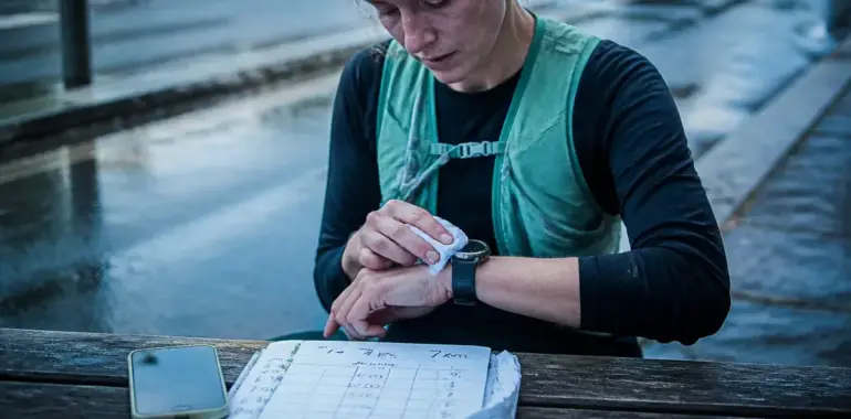 Temps moyen course 7 km femme : repères d’allure et niveau